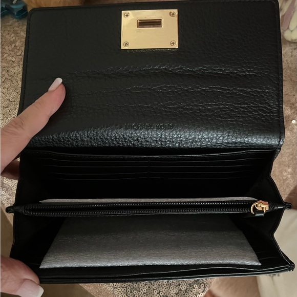 NEW MICHAEL KORS Astrid Carryall Leather Continental Wallet - Stunning! - Picture 6 of 9